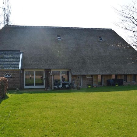 Staying In A Thatched Barn With Box Bed Beautiful View Region Achterhoek Geesteren  Buitenkant foto