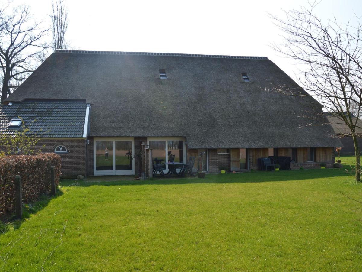 Staying In A Thatched Barn With Box Bed Beautiful View Region Achterhoek Geesteren  Buitenkant foto