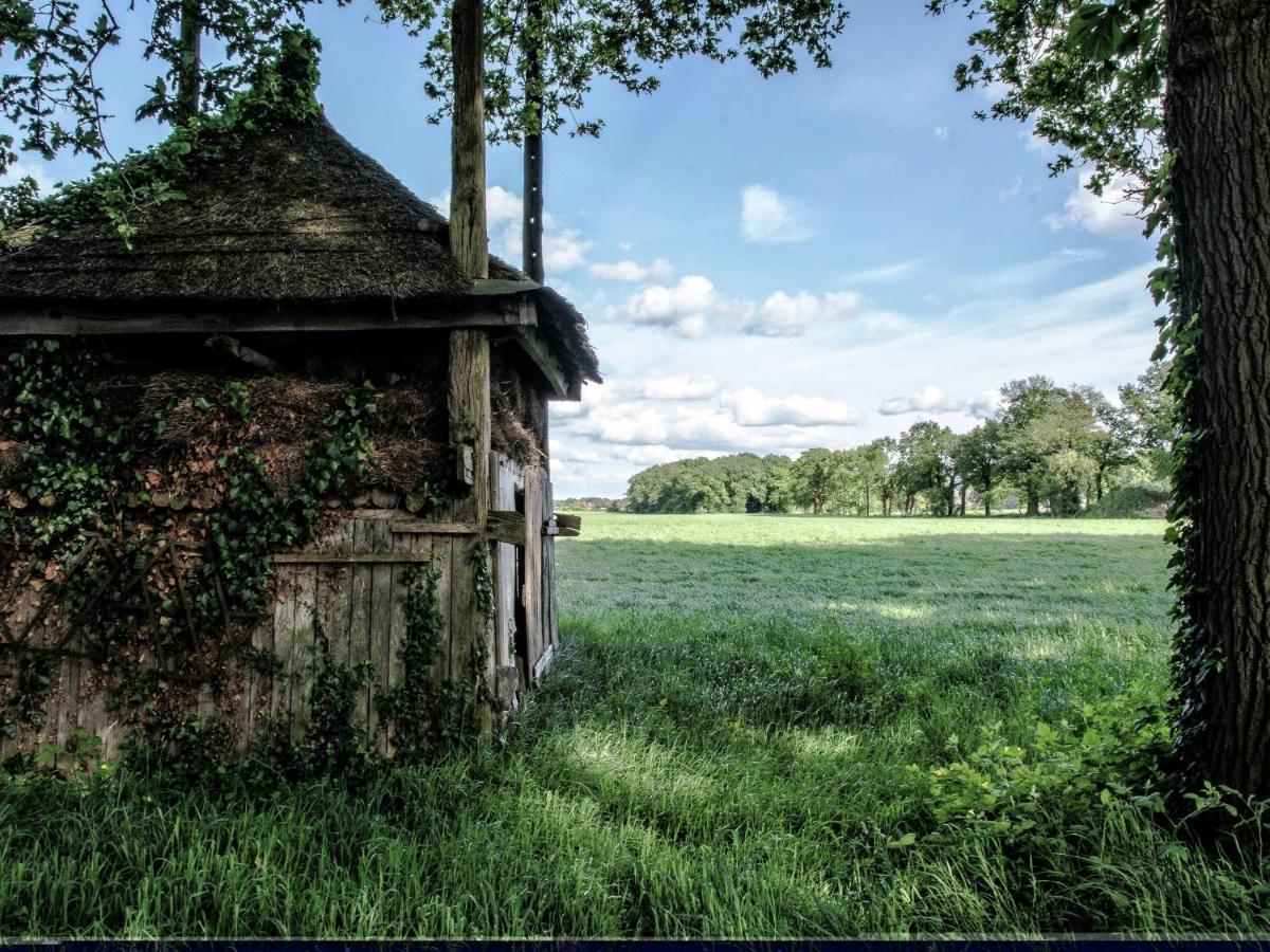 Staying In A Thatched Barn With Box Bed Beautiful View Region Achterhoek Geesteren  Buitenkant foto