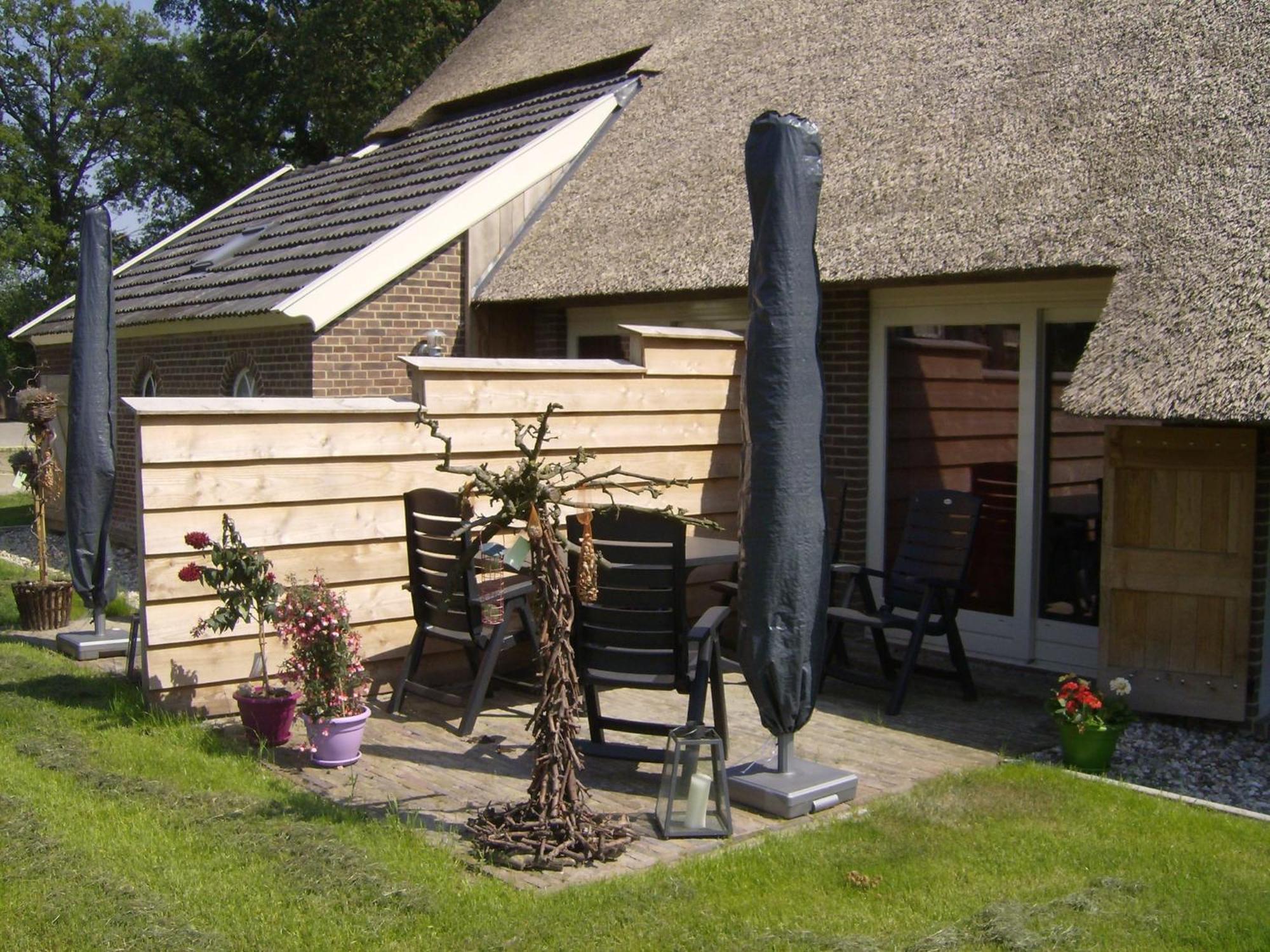 Staying In A Thatched Barn With Box Bed Beautiful View Region Achterhoek Geesteren  Buitenkant foto